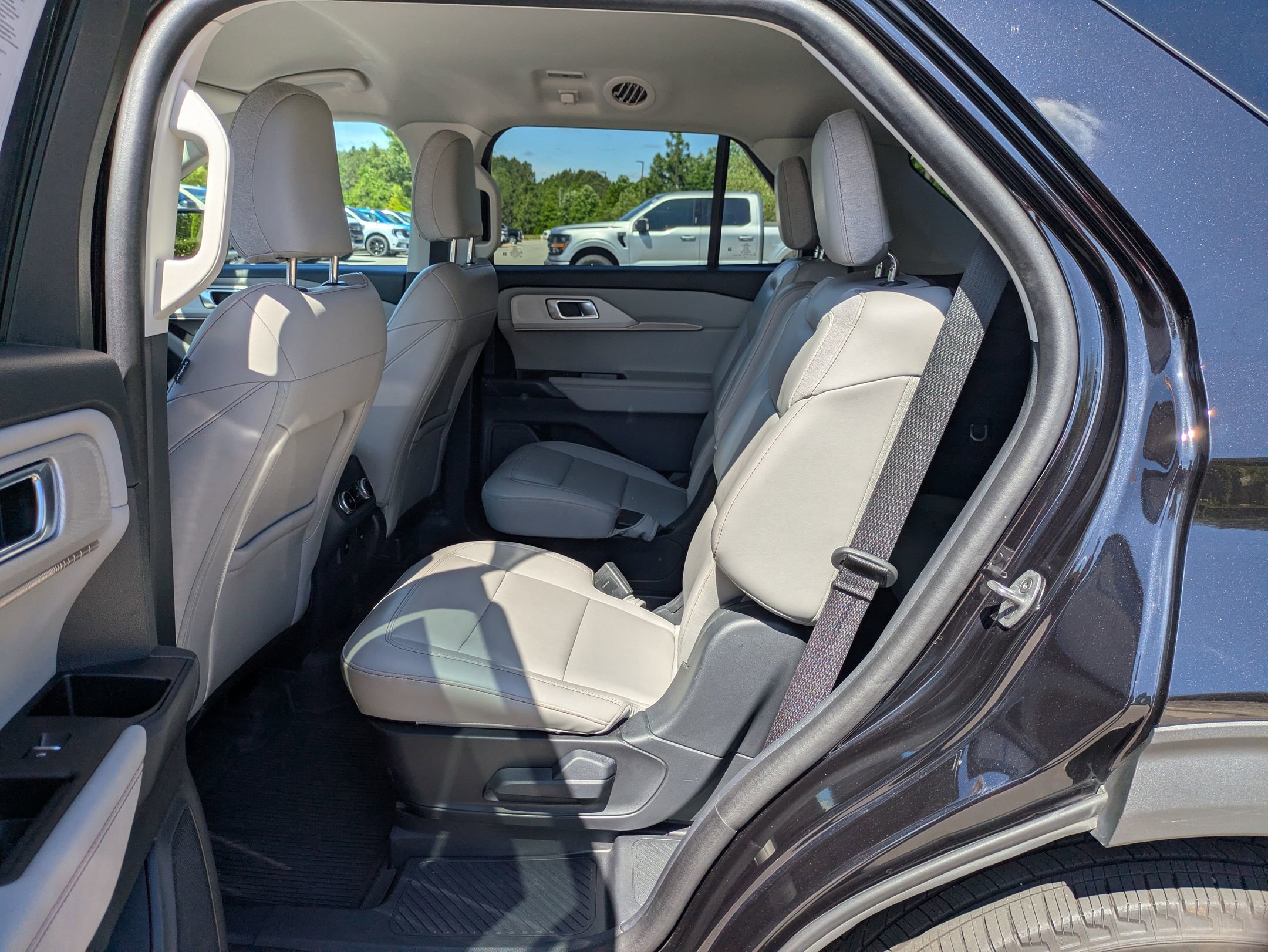 Certified 2025 Ford Explorer Active w/ Active Comfort Package AWD/4WD image 28