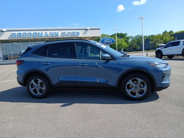 Certified 2025 Ford Escape ST-Line Select AWD/4WD image 3