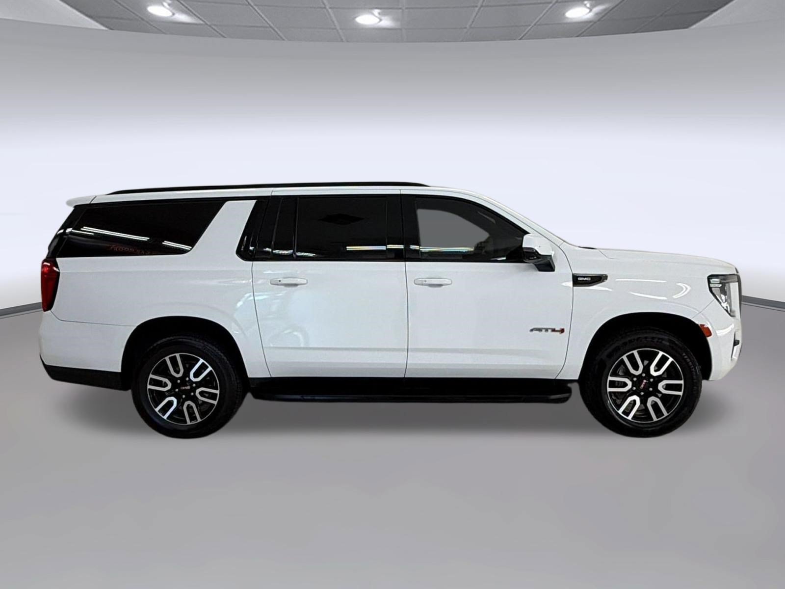 Used 2023 GMC Yukon XL AT4 AWD/4WD image 8