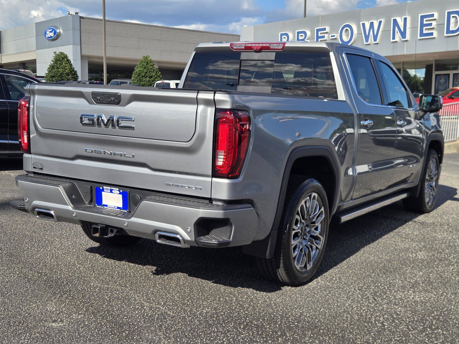 Used 2026 GMC Sierra 1500 Denali Ultimate AWD/4WD image 6