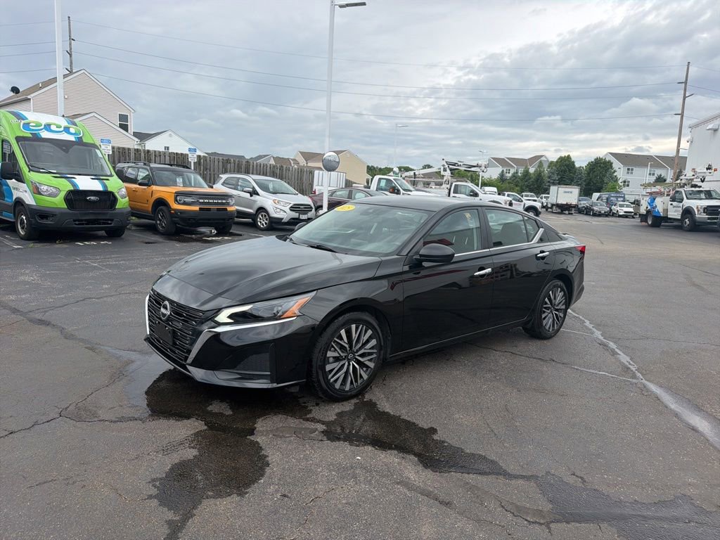 Used 2025 Nissan Altima 2.5 SV FWD image 4
