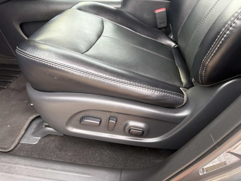 Used 2020 Nissan Pathfinder SL FWD image 19