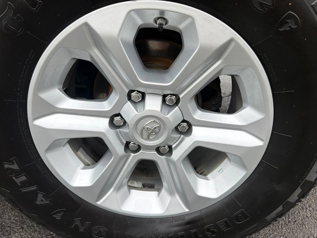Used 2018 Toyota 4Runner SR5 AWD/4WD image 51