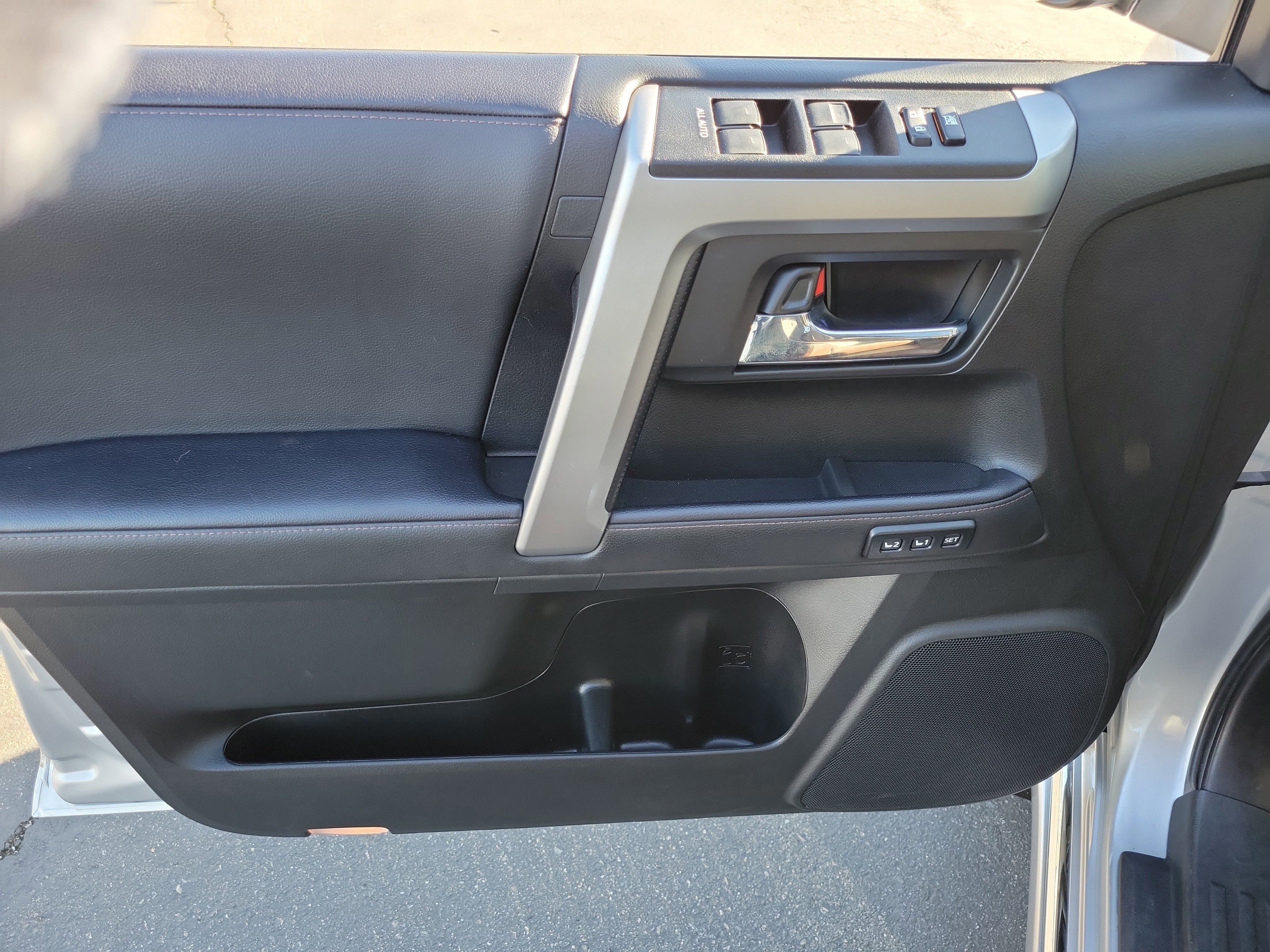 Used 2023 Toyota 4Runner Limited image 12