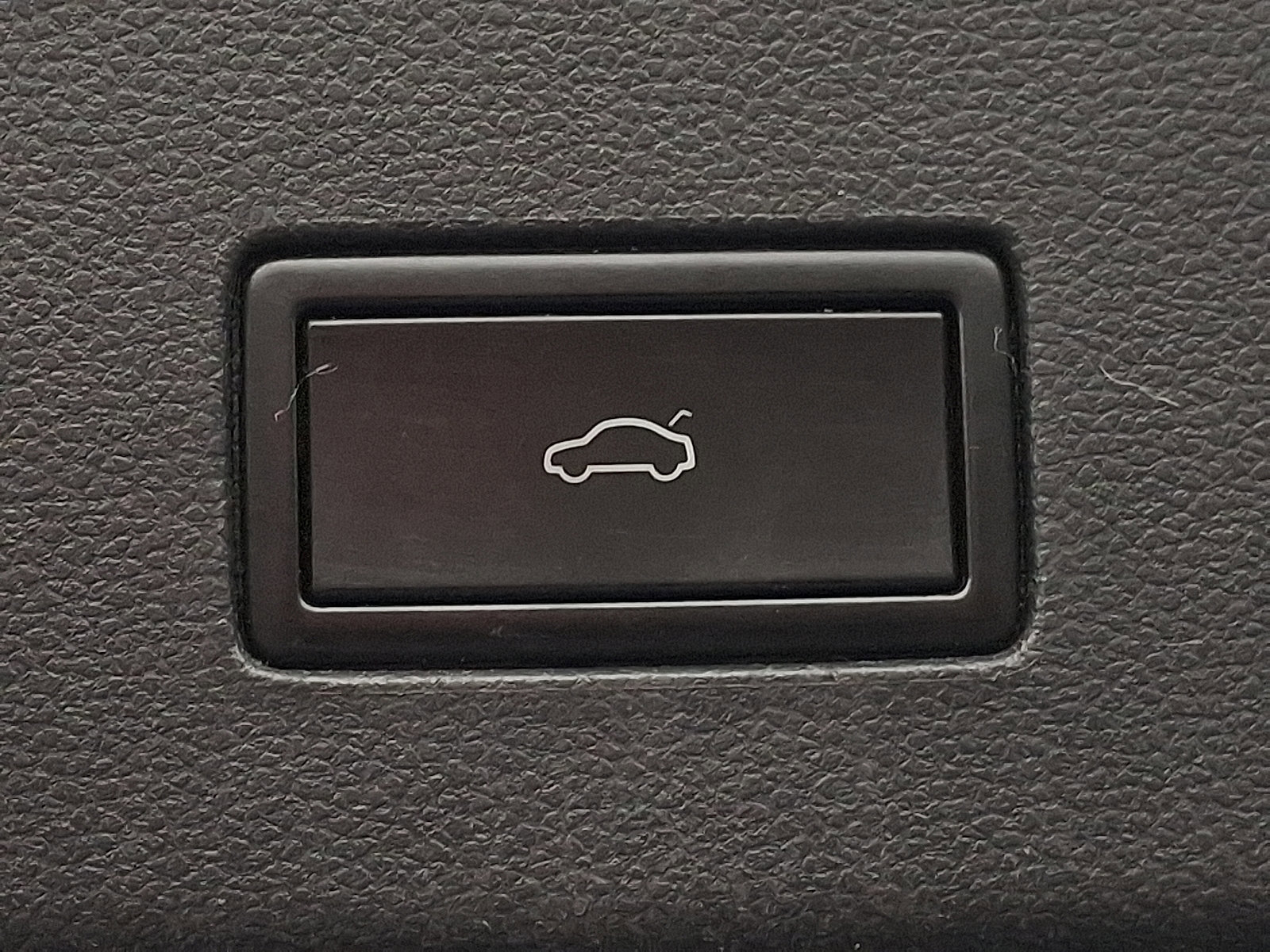 Used 2020 Volkswagen Atlas Cross Sport SE image 29