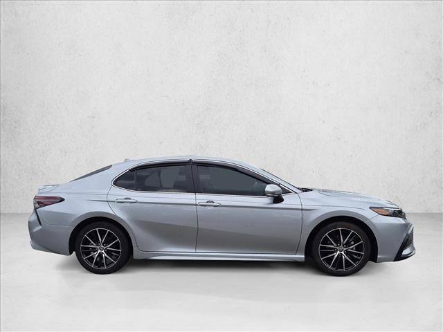 Used 2022 Toyota Camry SE w/ Audio Upgrade Package FWD image 4