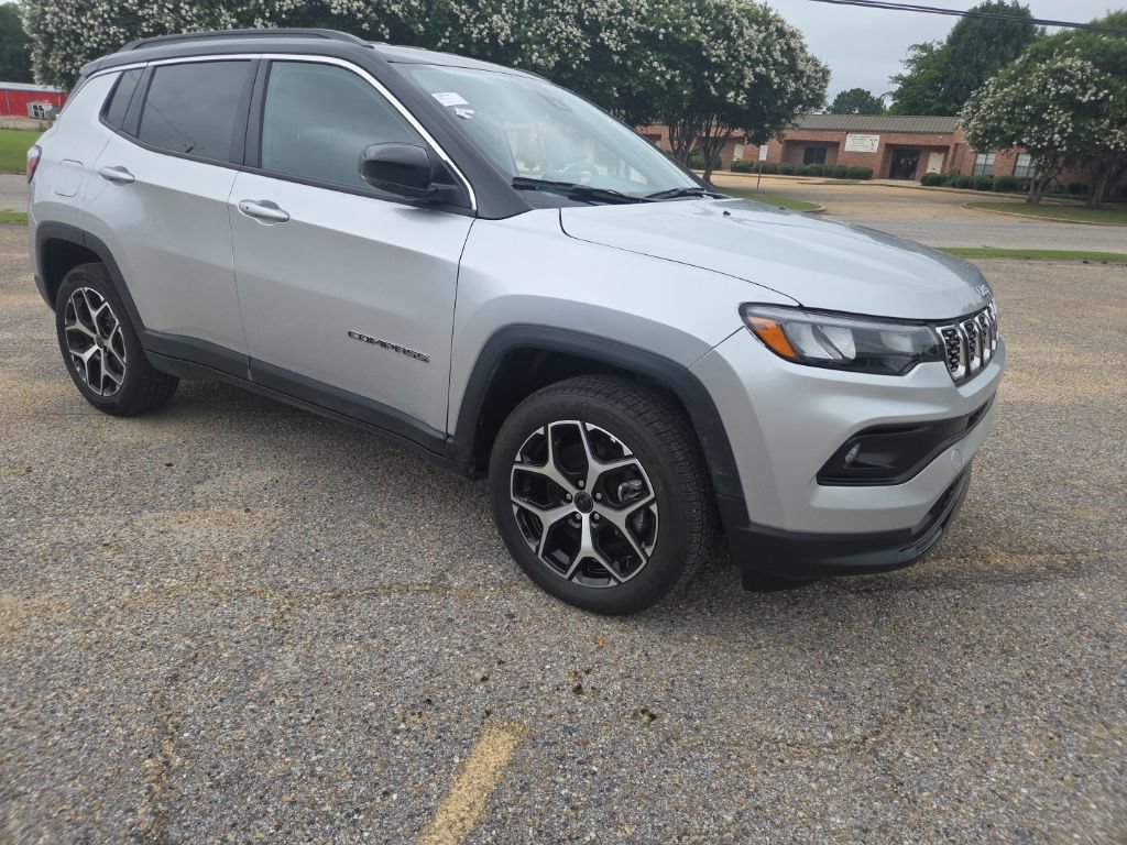 Used 2026 Jeep Compass Limited AWD/4WD image 15