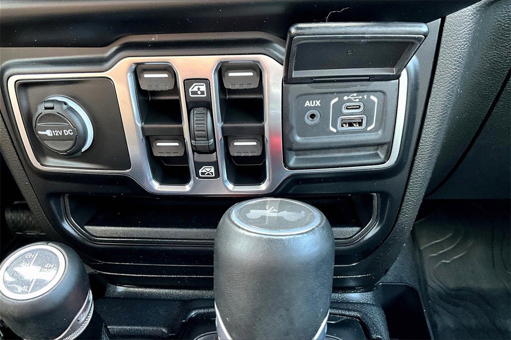 Used 2022 Jeep Wrangler Unlimited Sahara w/ Cold Weather Group image 32