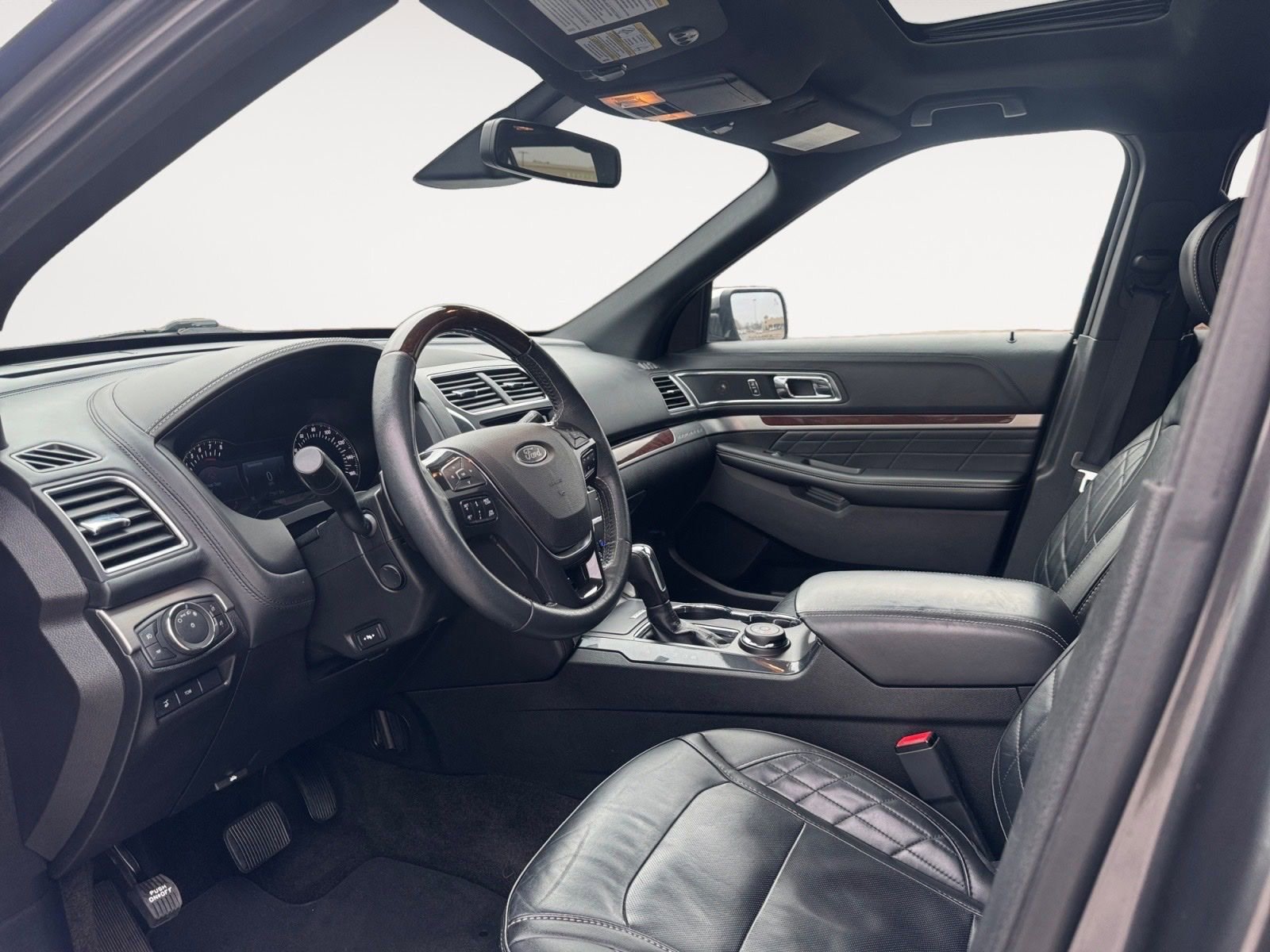Certified 2017 Ford Explorer Platinum image 9