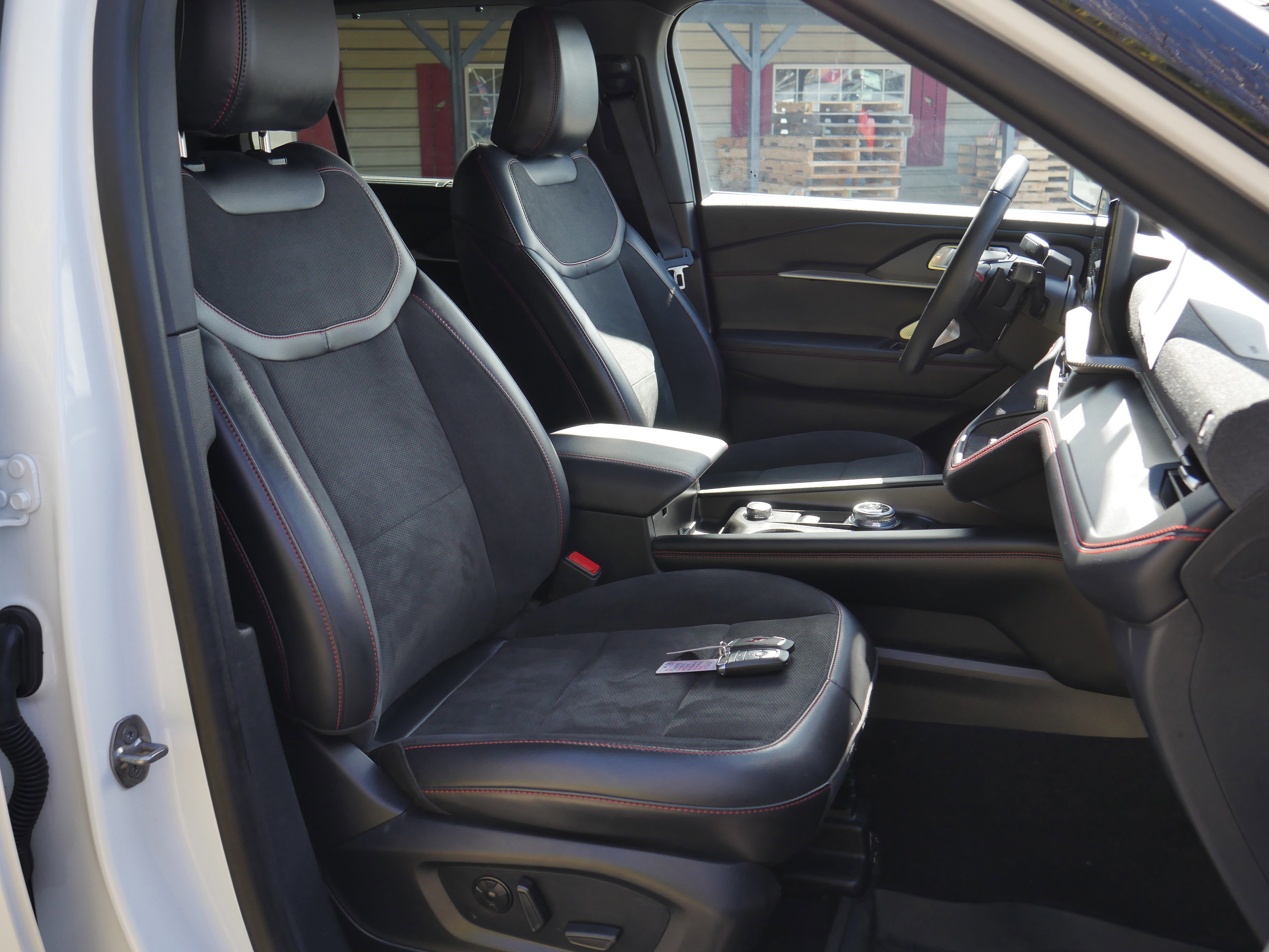 Certified 2025 Ford Explorer ST AWD/4WD image 38