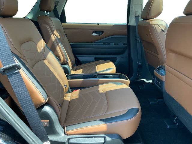 Used 2024 Nissan Pathfinder Platinum AWD/4WD image 18
