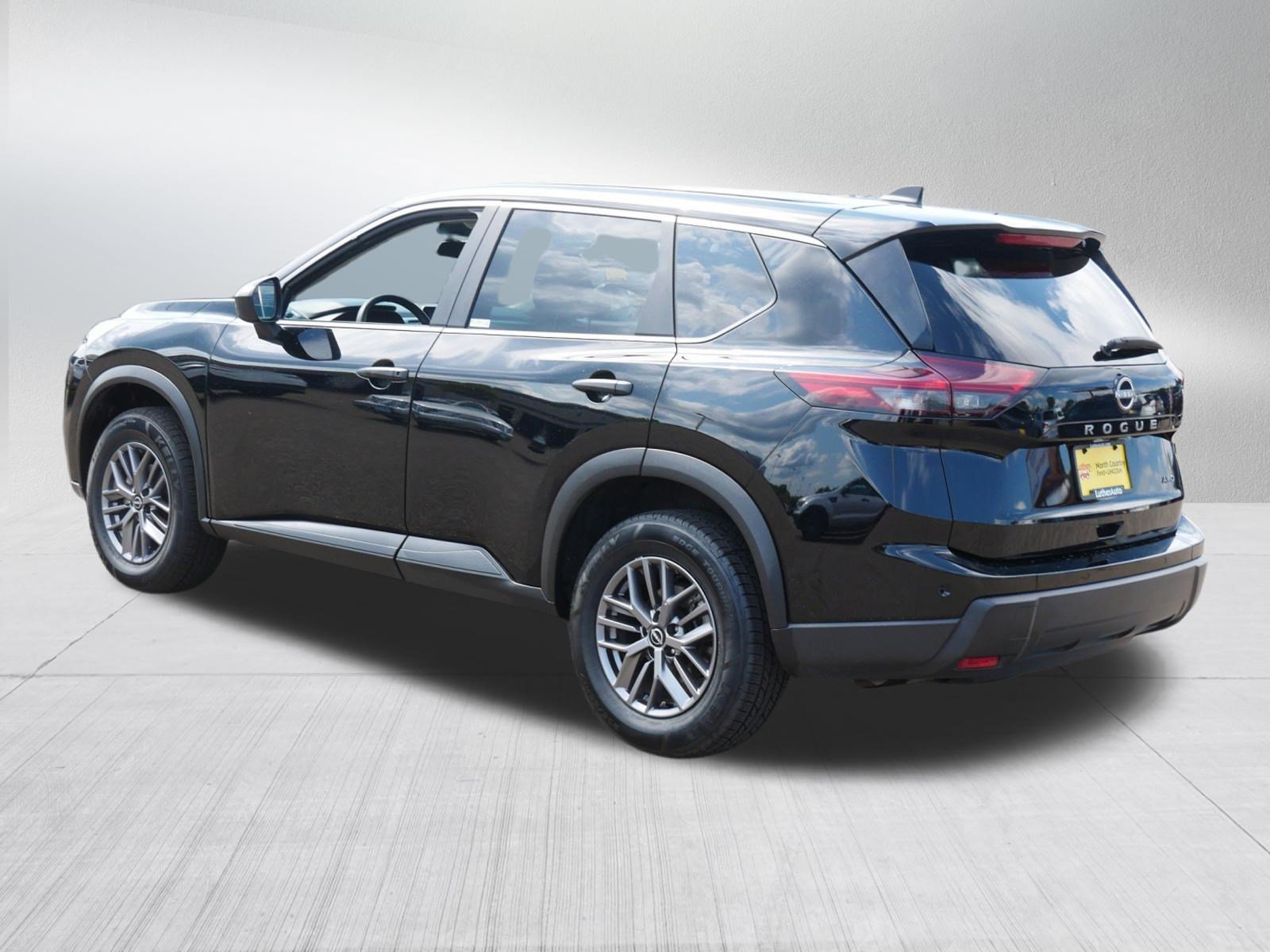 Used 2024 Nissan Rogue S AWD/4WD image 5