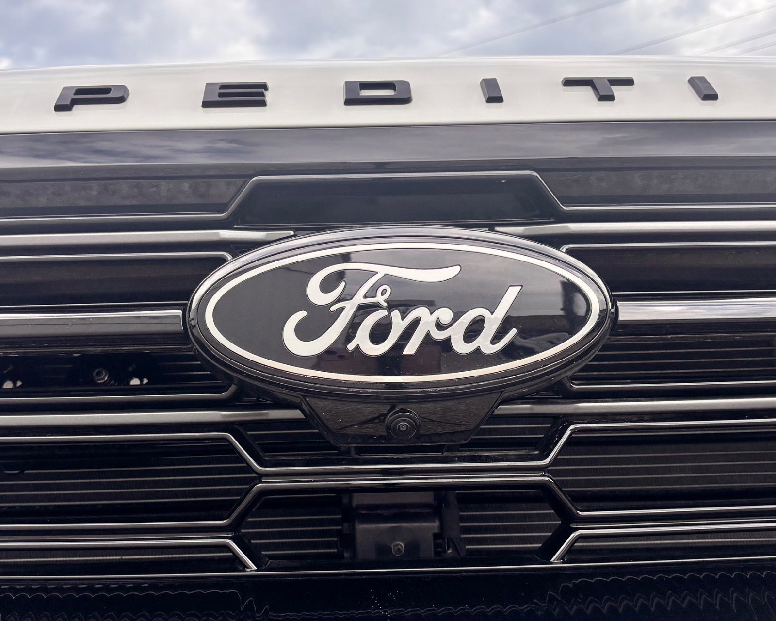 Certified 2025 Ford Expedition Platinum w/ Stealth Appearance Package image 17