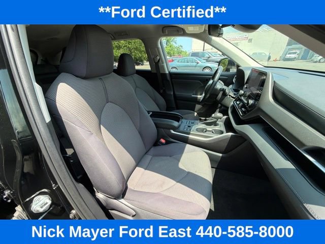 Used 2023 Toyota Highlander LE AWD/4WD image 12