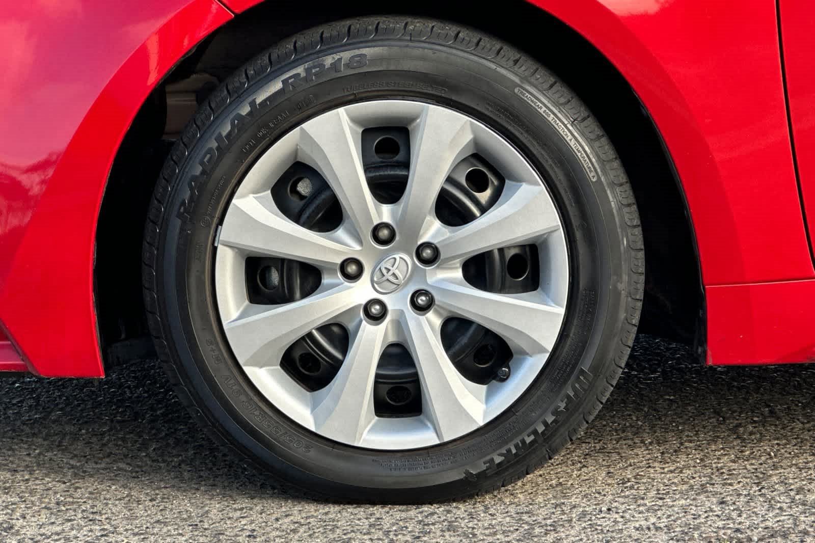 Used 2021 Toyota Corolla LE image 25