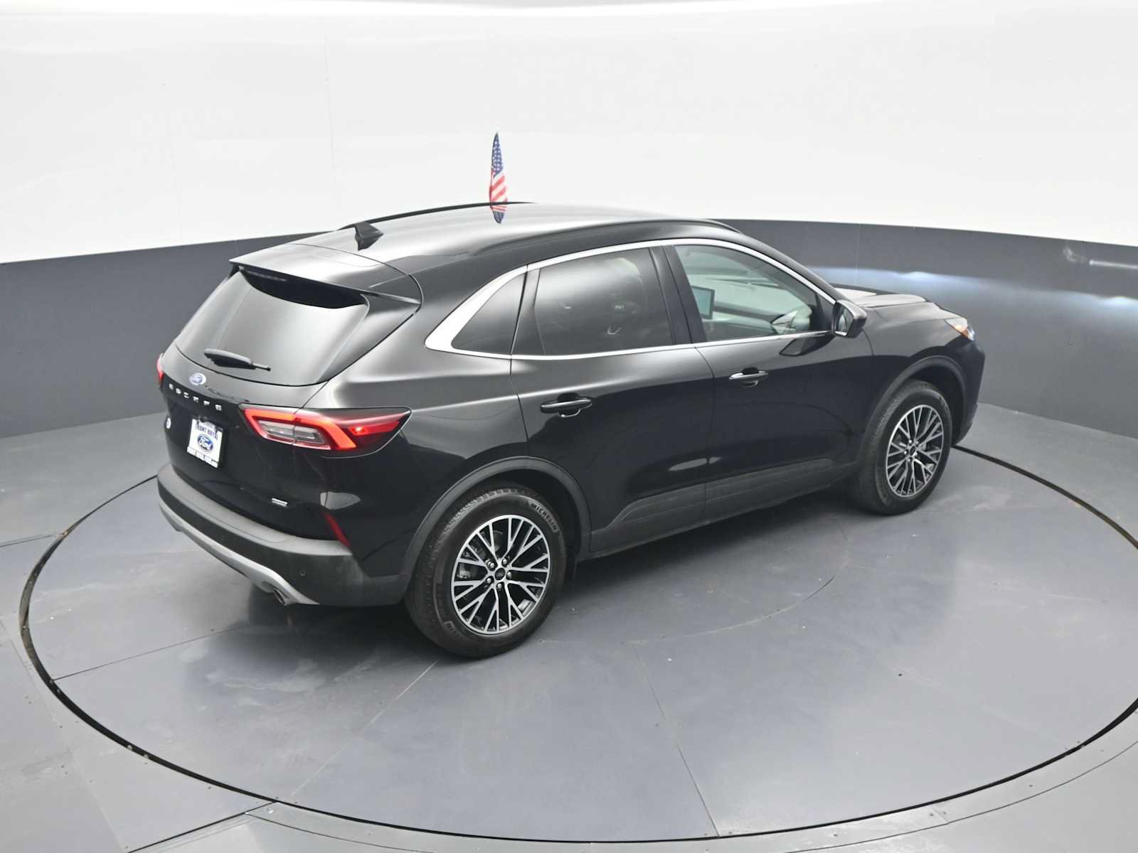 Certified 2026 Ford Escape SE w/ PHEV Premium Package FWD image 33
