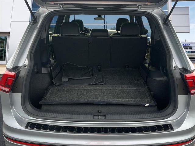 Used 2023 Volkswagen Tiguan SE R-Line FWD image 18
