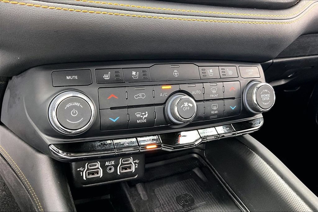 Used 2023 Dodge Durango R/T AWD/4WD image 32