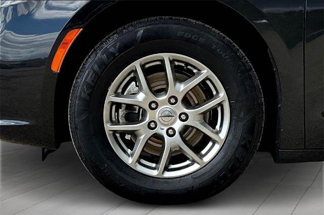 Used 2021 Chrysler Pacifica Touring image 11