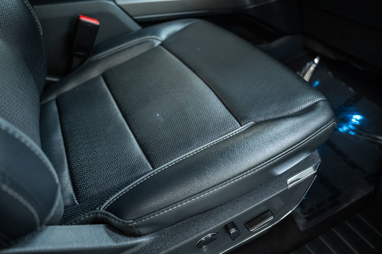 Certified 2024 Ford F150 Lariat w/ Equipment Group 502A High image 43