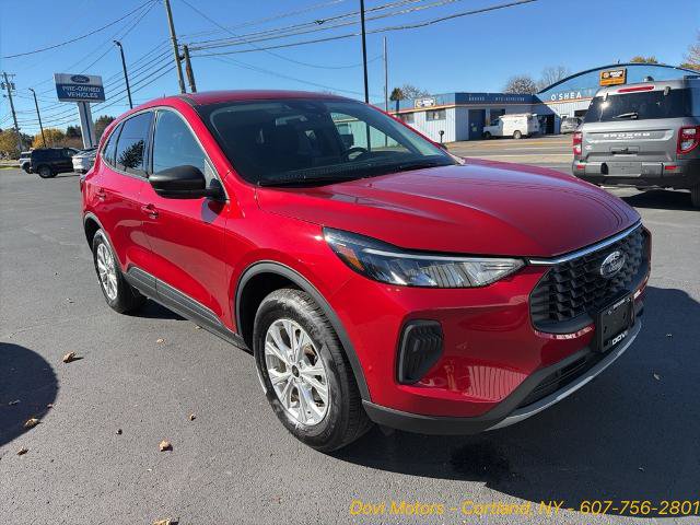 Certified 2025 Ford Escape Active w/ Cold Weather Package AWD/4WD image 2