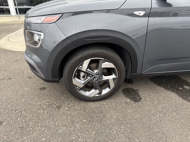 Used 2025 Hyundai Venue SEL FWD image 9