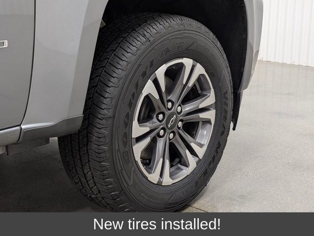 Used 2022 Chevrolet Colorado Z71 AWD/4WD image 2