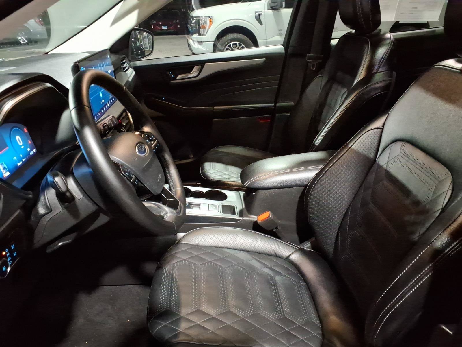 Certified 2024 Ford Escape Platinum w/ Premium Technology Package AWD/4WD image 11