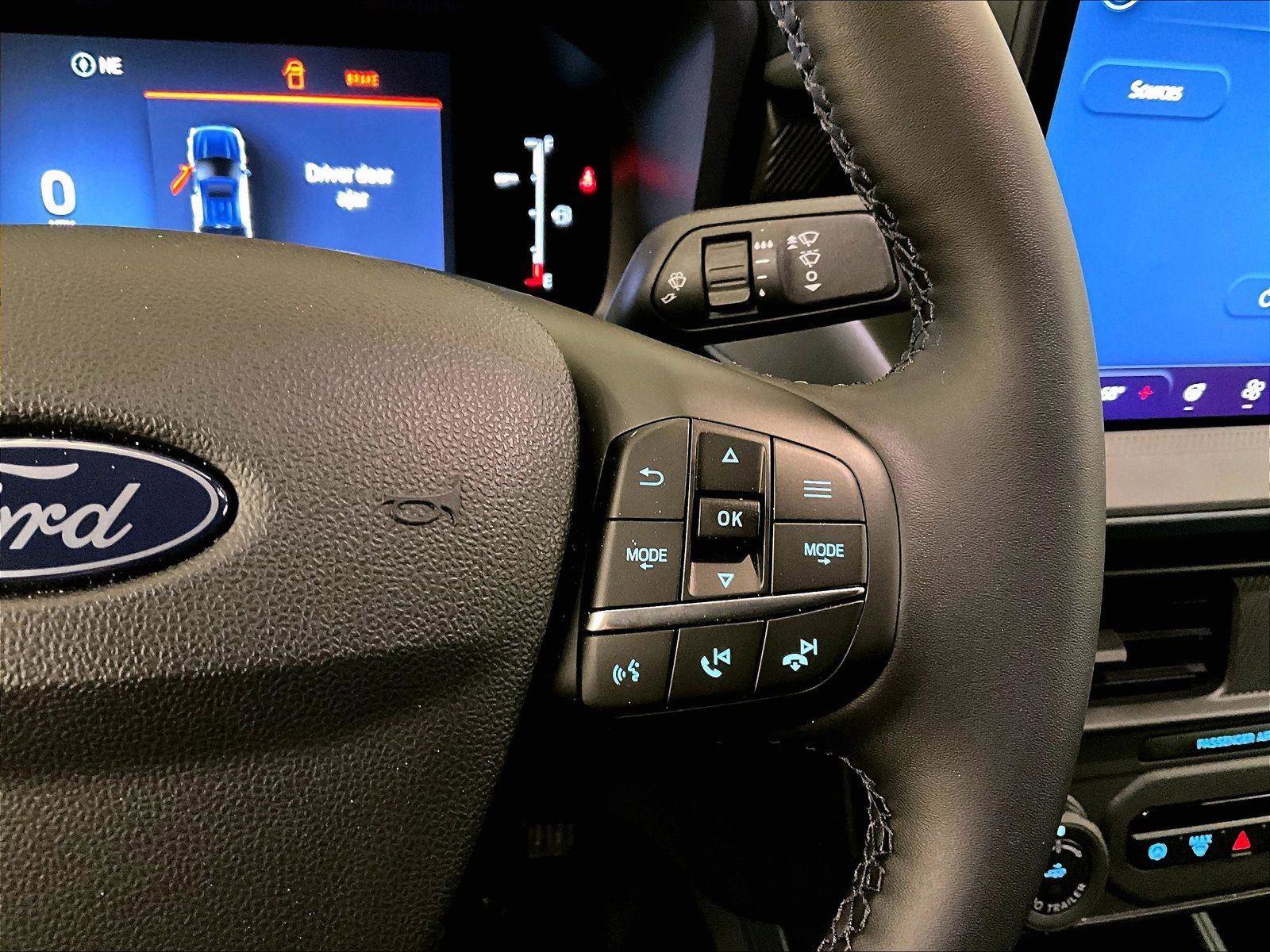 Certified 2025 Ford Maverick Lariat w/ Black Appearance Package image 18