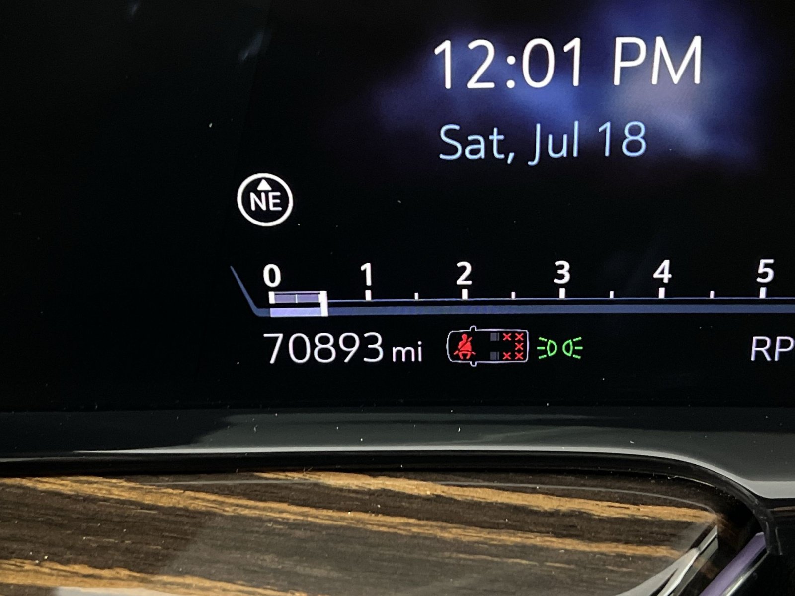 Used 2023 Cadillac Escalade Premium Luxury AWD/4WD image 17