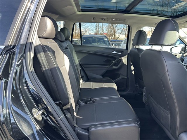 Used 2021 Volkswagen Tiguan SE image 36