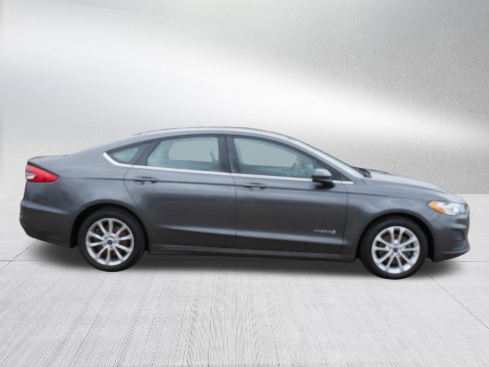 Certified 2019 Ford Fusion SE image 6