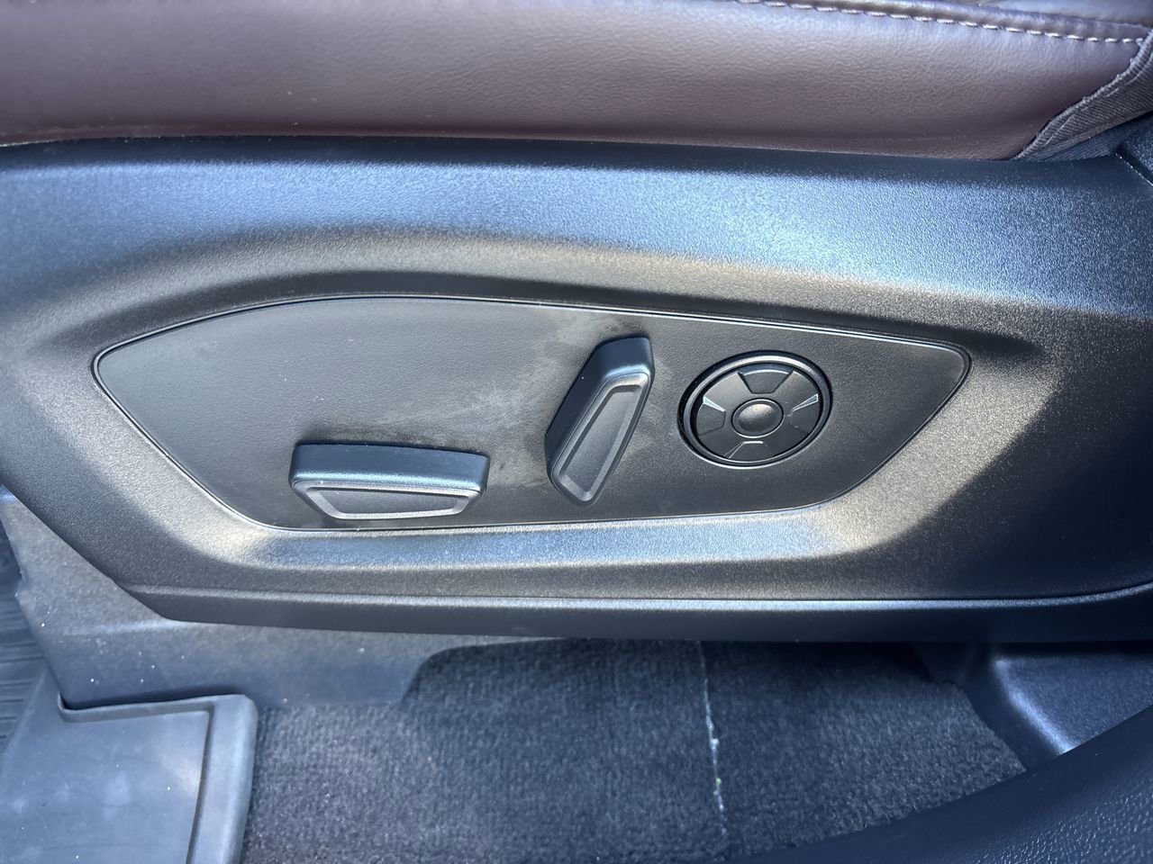 Certified 2025 Ford Explorer Platinum w/ Ultimate Package image 22