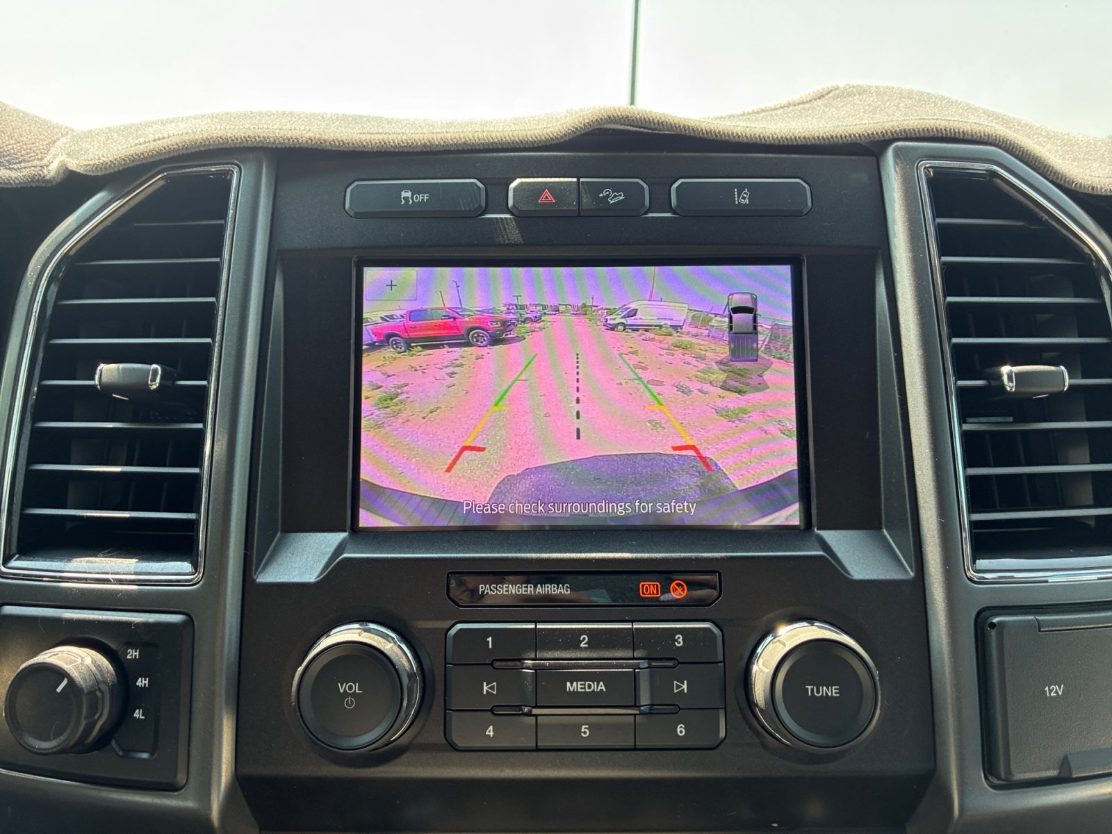Certified 2020 Ford F250 XLT w/ XLT Premium Package AWD/4WD image 28