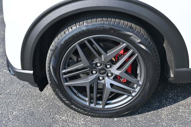 Certified 2025 Ford Explorer ST AWD/4WD image 16