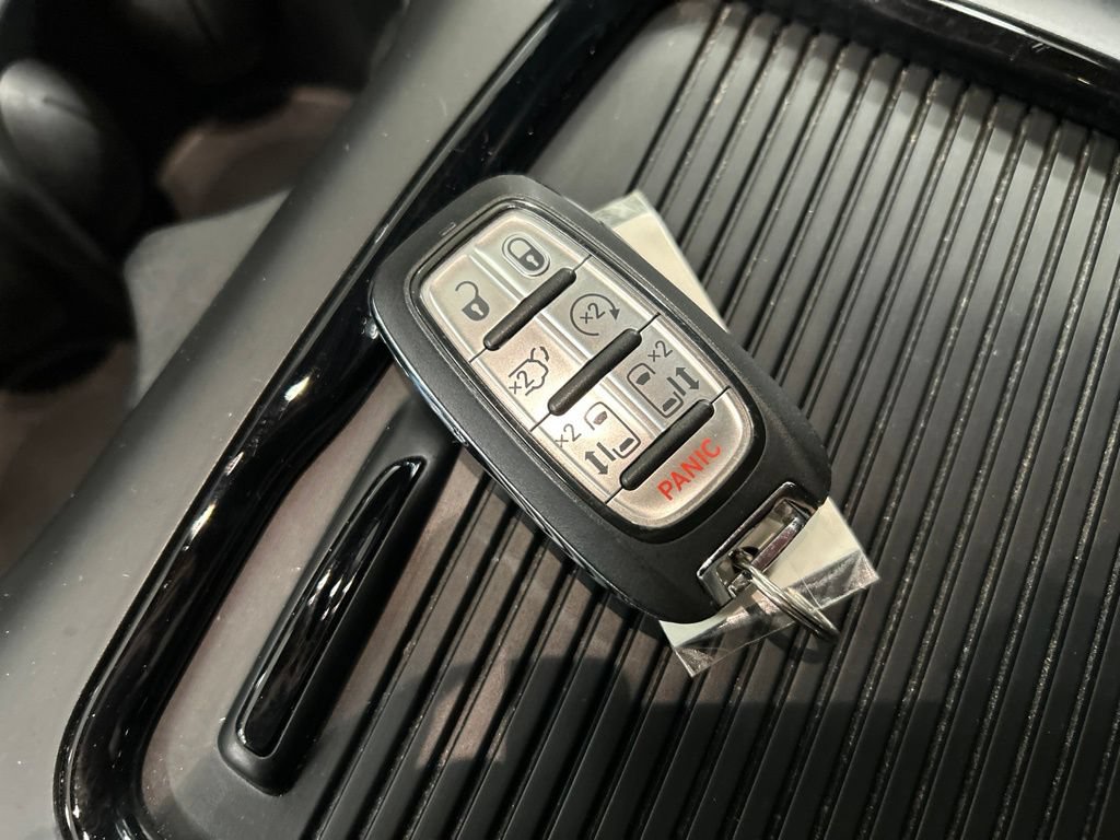 Used 2022 Chrysler Pacifica Touring-L w/ S Appearance Package FWD image 25