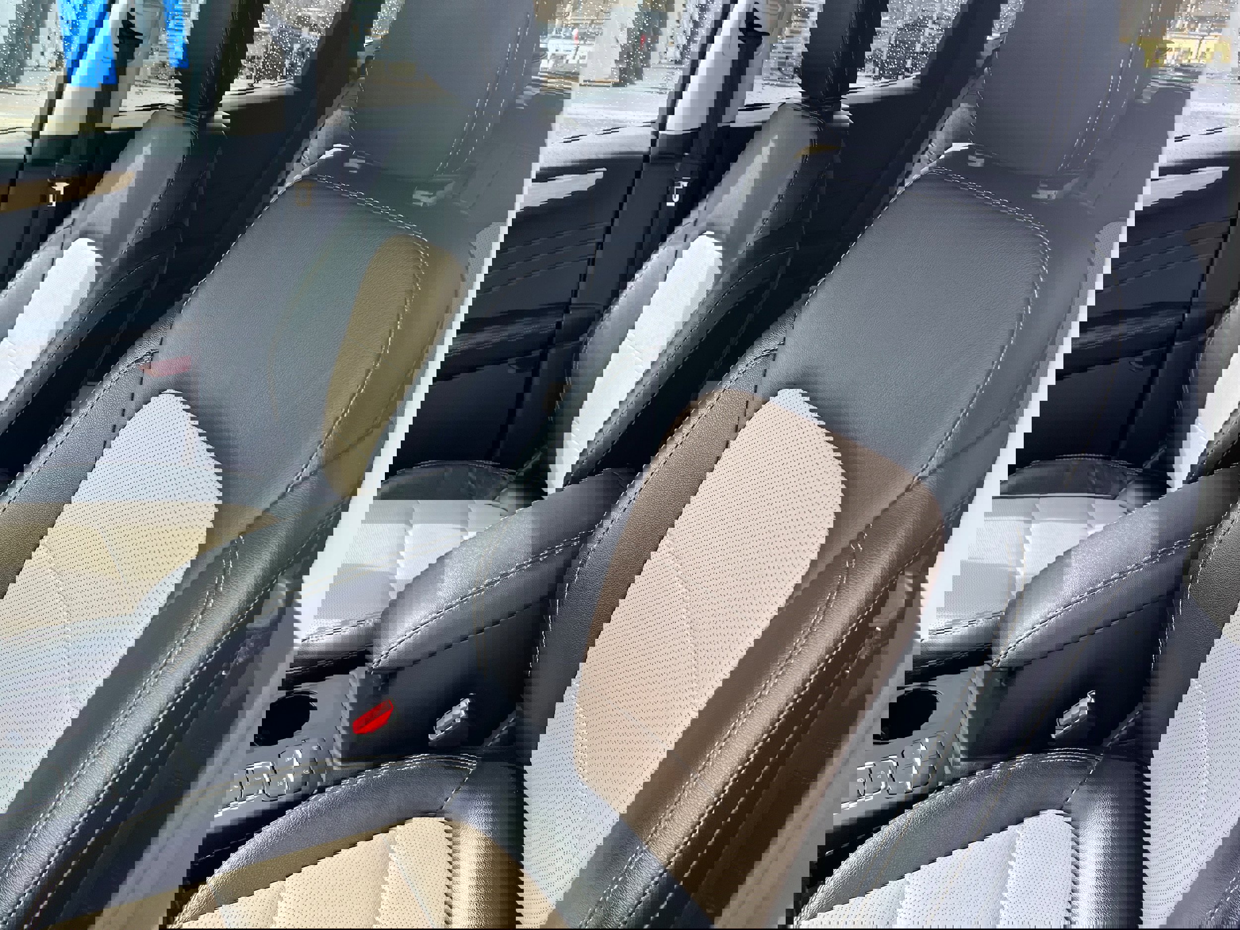 Certified 2022 Ford Escape Titanium w/ Titanium Elite Package image 9