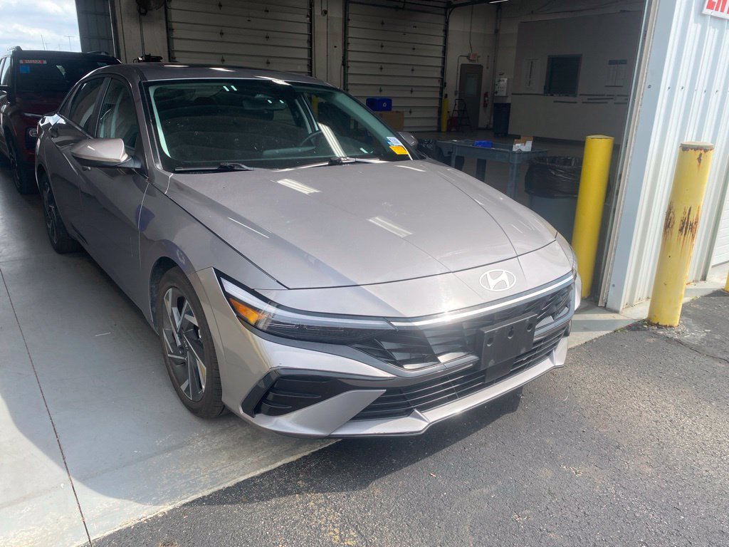 Used 2025 Hyundai Elantra SEL