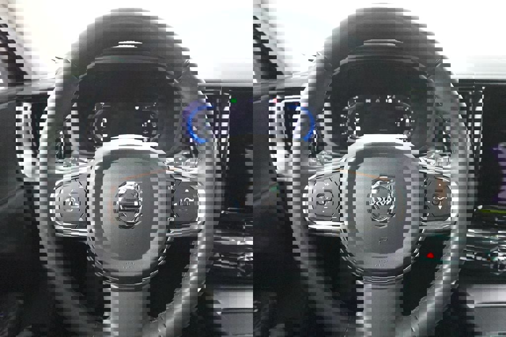 Used 2023 Volvo XC60 B5 Core image 14