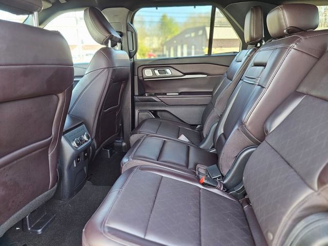 Certified 2025 Ford Explorer Platinum image 16
