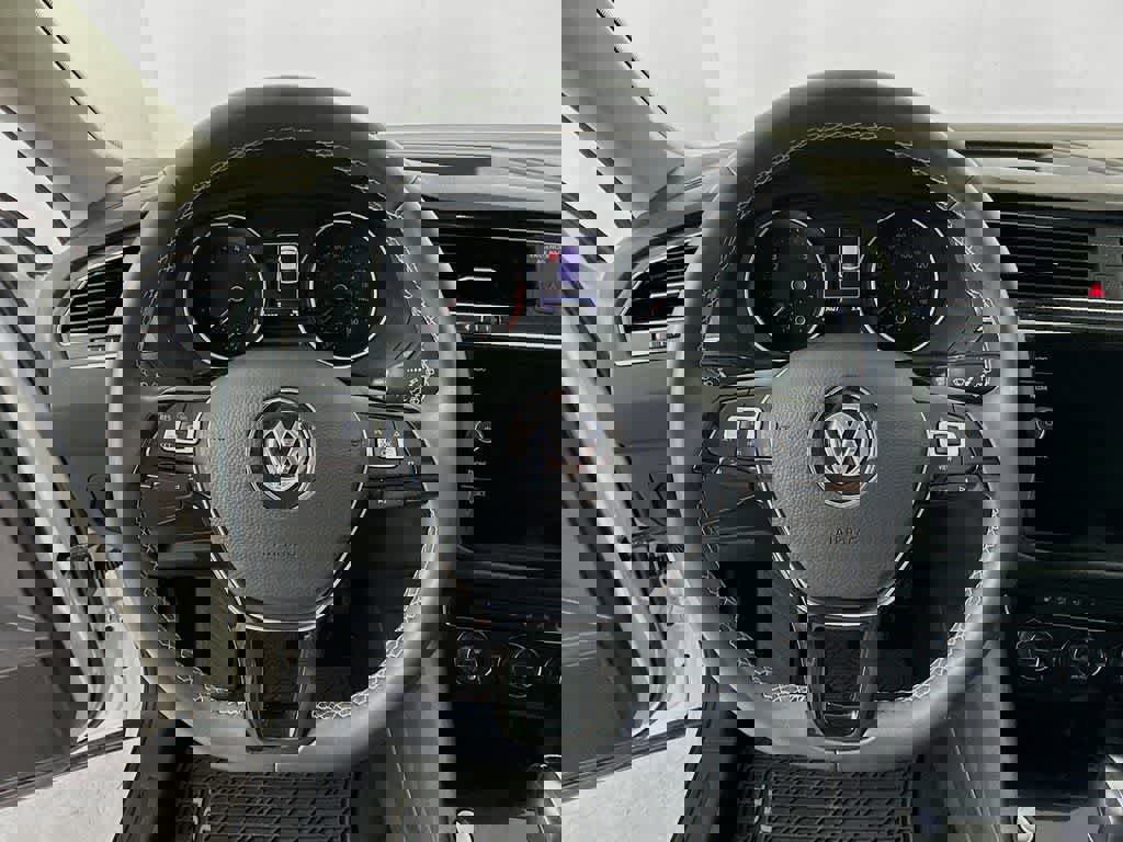 Used 2021 Volkswagen Tiguan SE image 19