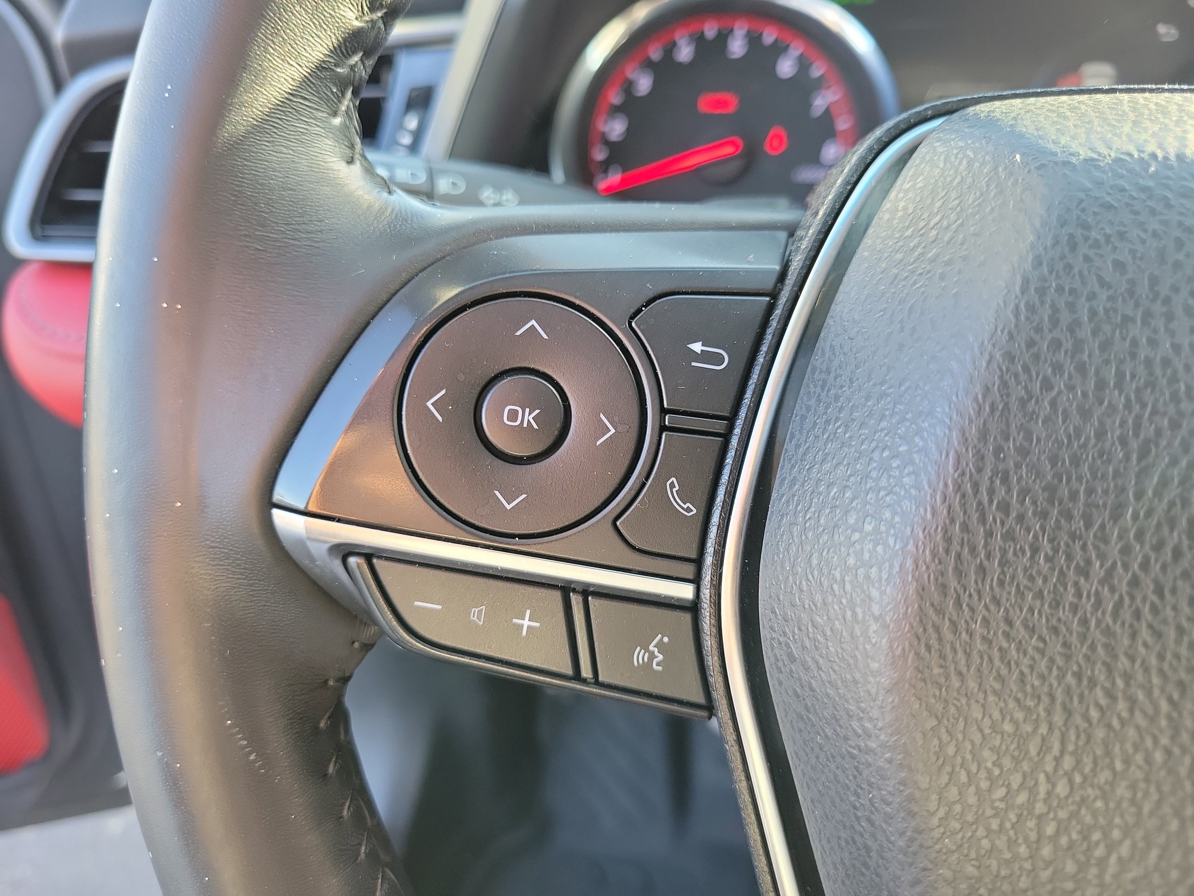 Used 2020 Toyota Camry XSE FWD image 6