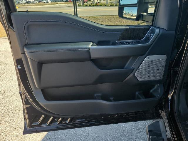 Certified 2025 Ford F250 Lariat w/ Black Appearance Package image 21