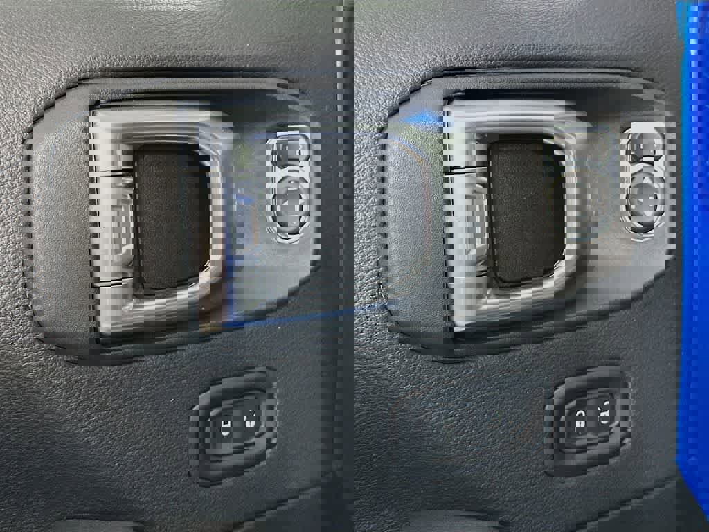 Used 2022 Jeep Wrangler Unlimited Sahara image 29