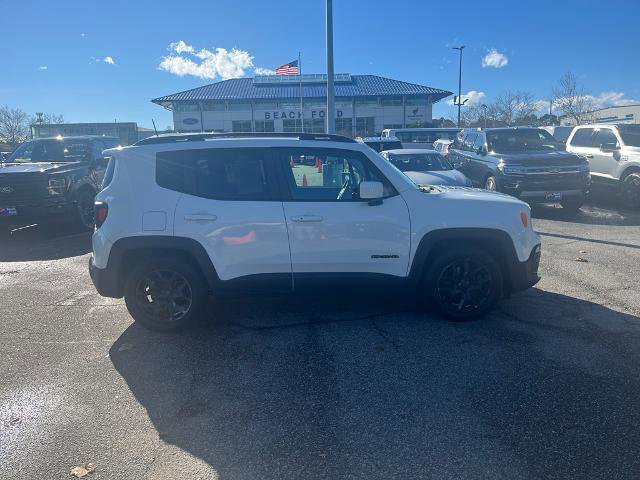 Used 2018 Jeep Renegade Latitude w/ Popular Equipment Group image 4