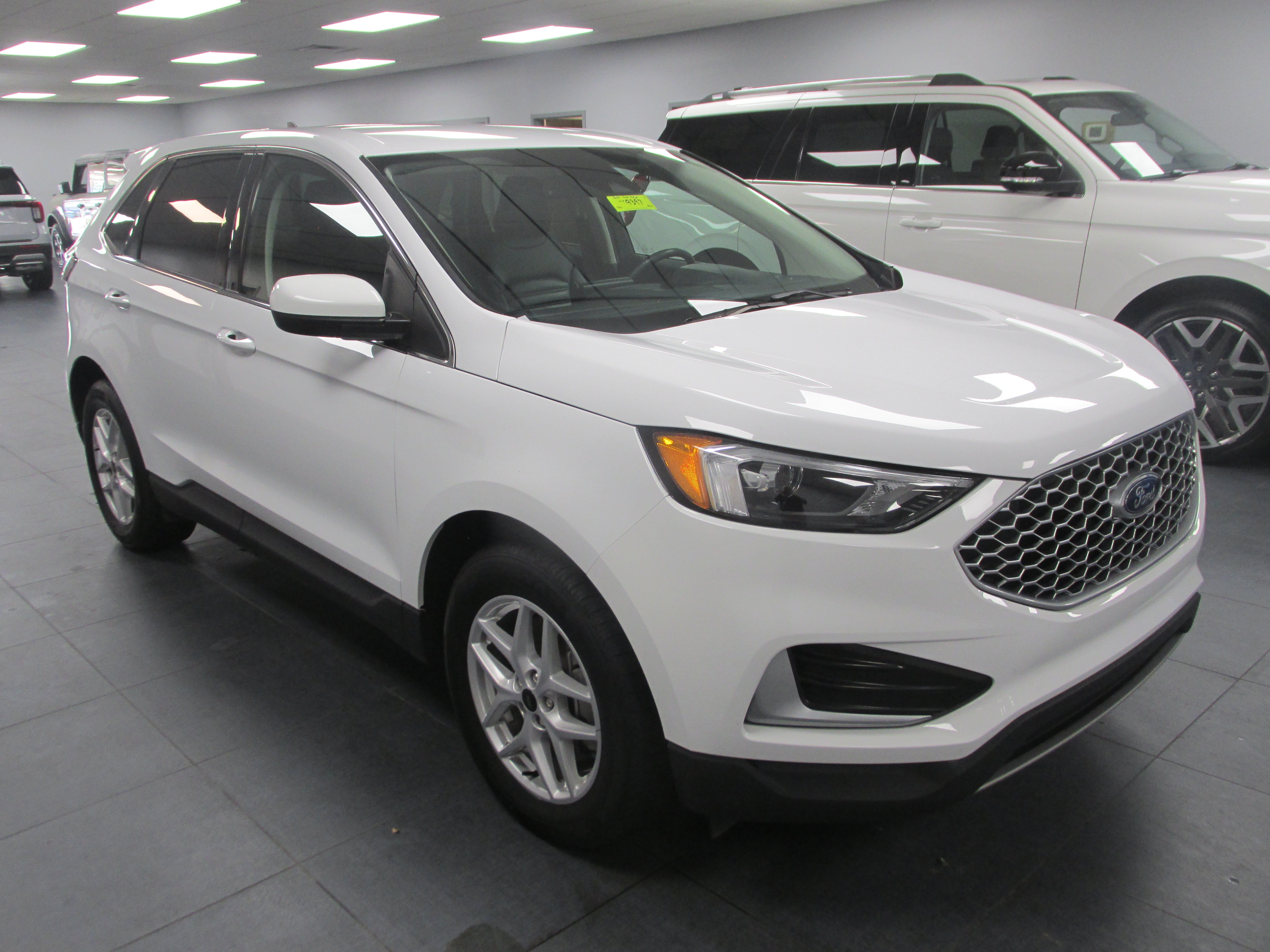 Certified 2024 Ford Edge SEL AWD/4WD image 3