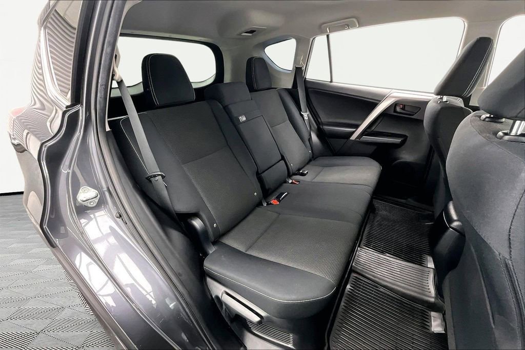 Used 2018 Toyota RAV4 LE image 27