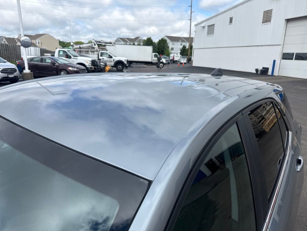 Used 2024 Chevrolet Equinox LT AWD/4WD image 3