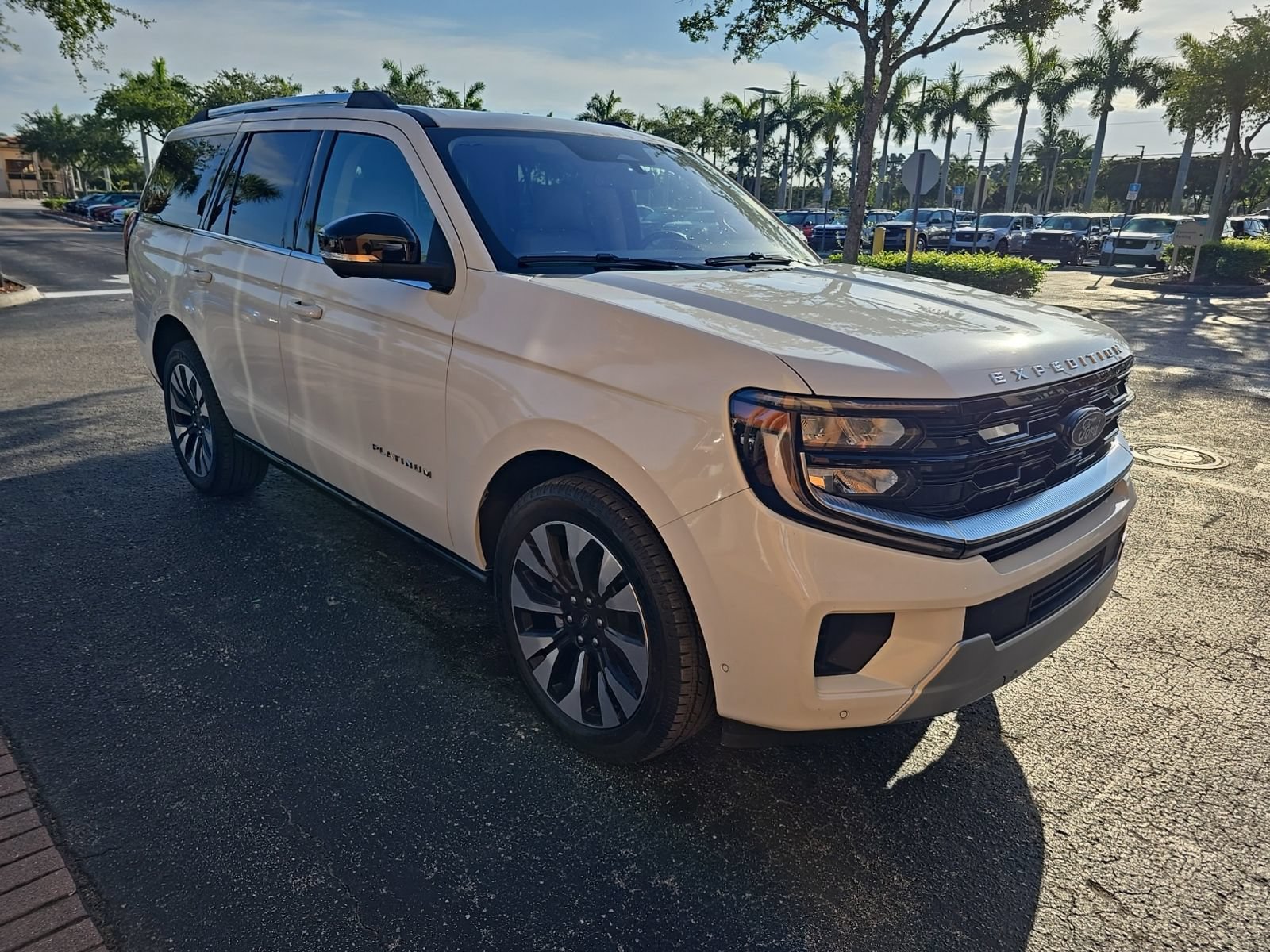 Certified 2025 Ford Expedition Platinum w/ Driver's Package AWD/4WD video 1