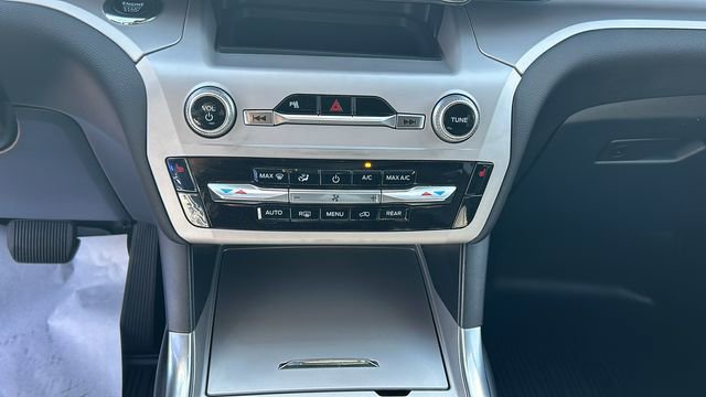 Certified 2024 Ford Explorer XLT w/ Equipment Group 202A image 23
